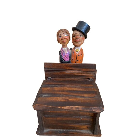 Vintage Italian Hand Carved Wooden Trinket Box with Couple Figurines Folk Art - Picture 2 of 10